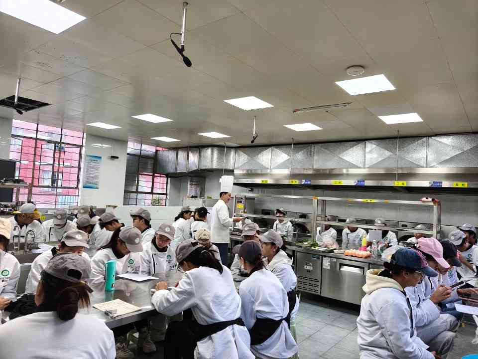 学做云南美食 这些学生们眼睛发亮(图1) 学做云南美食 这些学生们眼睛发亮(图1)