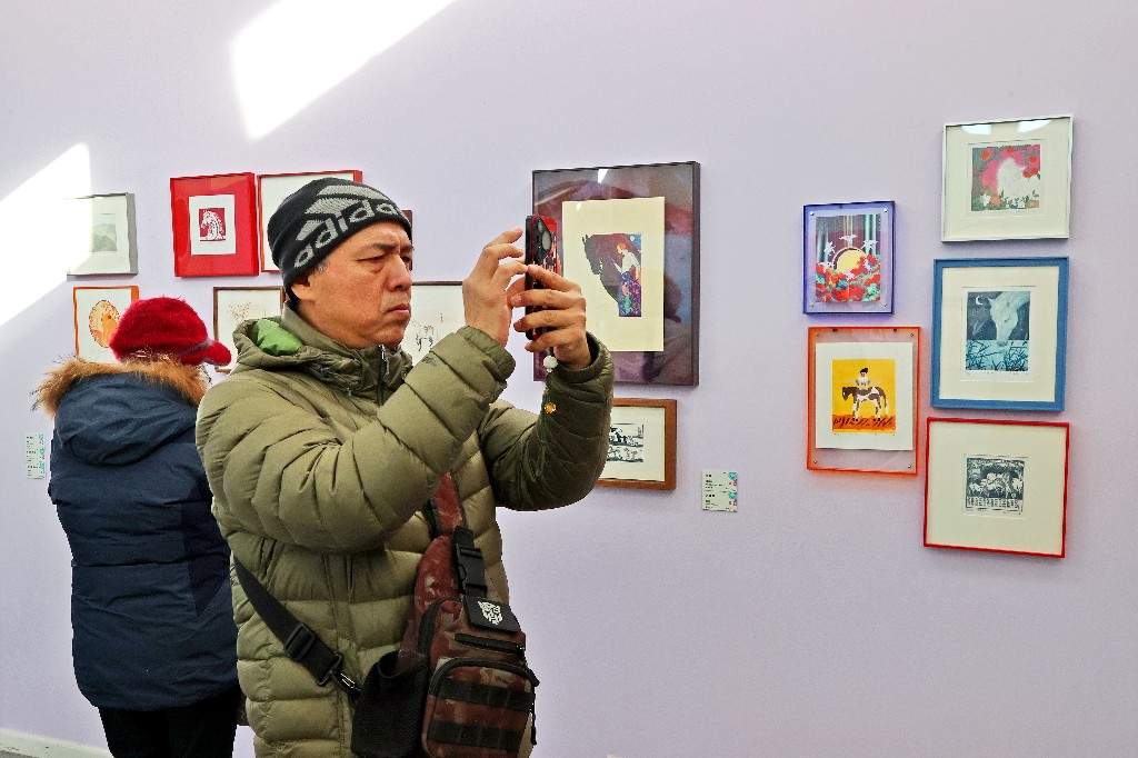 “马上开始——大学生贺年小版画实践展”亮相中国美术馆(图1)