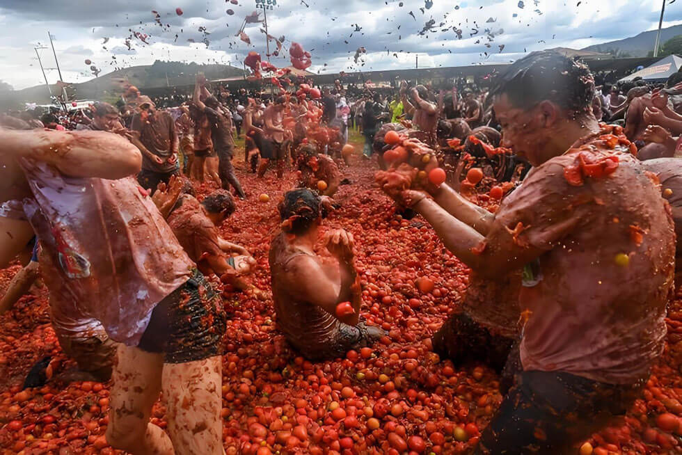 西班牙番茄节（La Tomatina）实战攻略：穿着与防护最全..(图2)