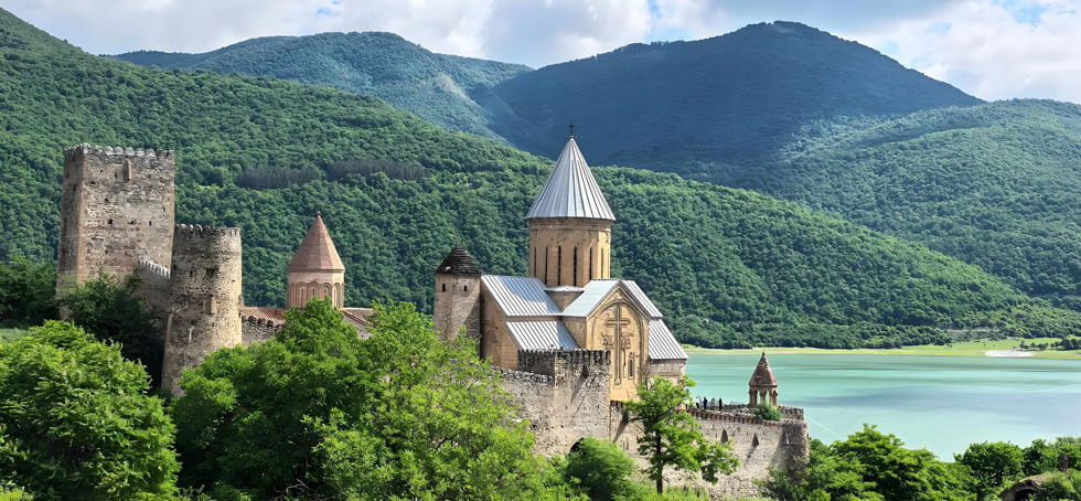 格鲁吉亚第比利斯地下印刷所:苏联时代的隐秘历史与葡萄酒发源地..(图1) 格鲁吉亚第比利斯地下印刷所:苏联时代的隐秘历史与葡萄酒发源地..(图1)