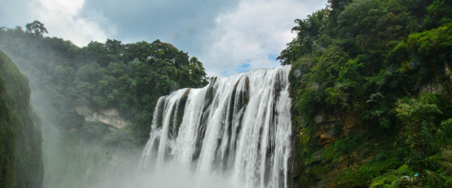 黄果树瀑布在哪里？黄果树瀑布超全攻略：解锁喀斯特奇迹的历史、玩..(图1)