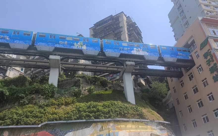 重庆有什么魅力让人上瘾？重庆旅游全攻略：解锁8D魔幻山城的吃喝..(图3)