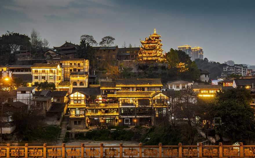 重庆有什么魅力让人上瘾？重庆旅游全攻略：解锁8D魔幻山城的吃喝..(图7)