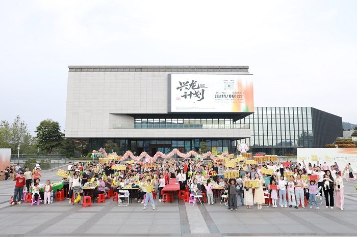 山水为幕，百人造龙！“四山两江·兴龙计划”首出户外，西樵站引爆非遗共创热潮(图1)
