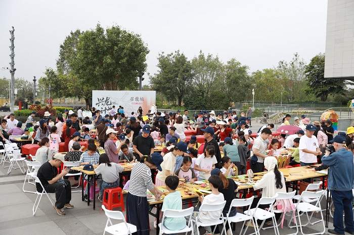 山水为幕，百人造龙！“四山两江·兴龙计划”首出户外，西樵站引爆非遗共创热潮(图2)