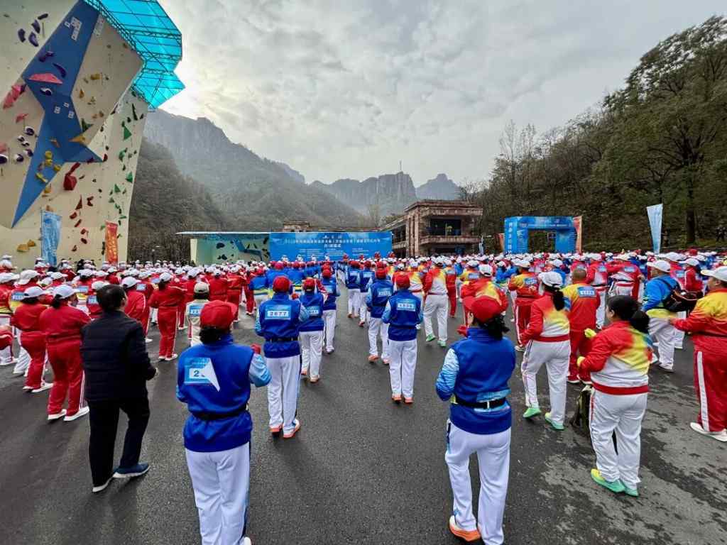 2025年河南省全民徒步大会（万仙山会场）暨南太行红叶节开幕 - 游走吧旅游科普资讯网