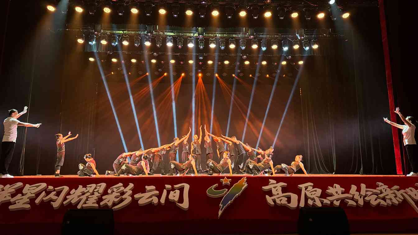 2025年云南省“群星奖”“彩云奖”精品节目展演启幕(图3) 2025年云南省“群星奖”“彩云奖”精品节目展演启幕(图3)