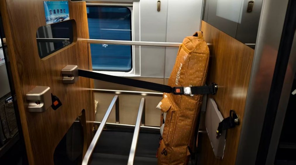 铁路部门在京张高铁8趟列车试点推出“雪具便利行”服务 - 游走吧旅游科普资讯网