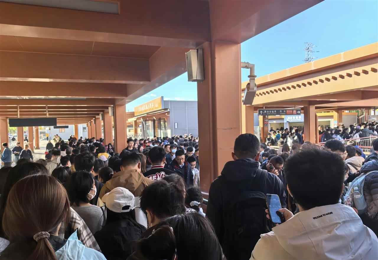 北京香山等景区周末迎赏红客流高峰 - 游走吧旅游科普资讯网