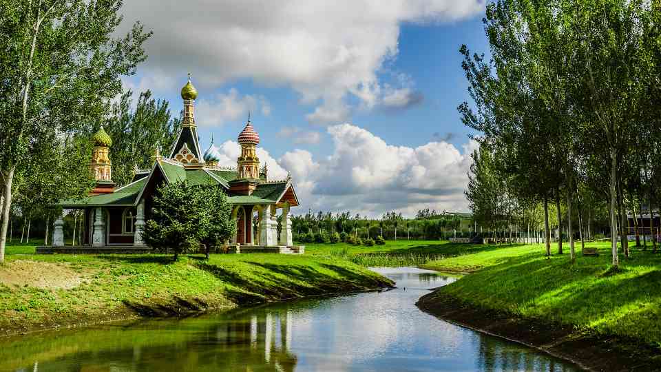 花式避暑+情绪价值 暑期旅游消费风向焕新 - 游走吧旅游科普资讯网