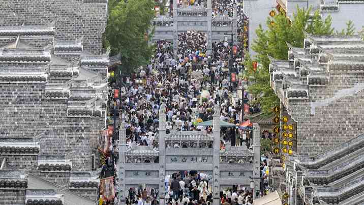 去年全年接待游客67.6亿 总收入4814.2亿元 - 游走吧旅游科普资讯网