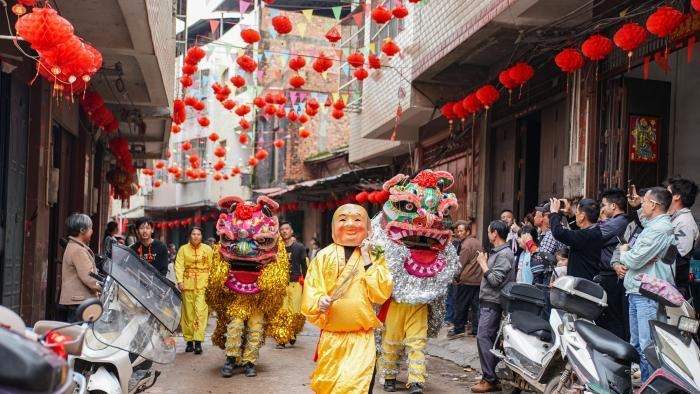 旅游市场“下沉” 年轻人乐探“宝藏小城” - 游走吧旅游科普资讯网
