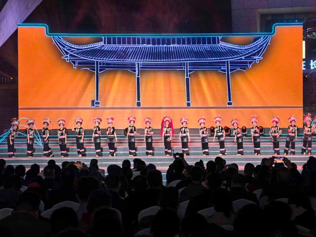 湖南举办“欢乐潇湘”优秀群众文艺作品展演活动(图1)