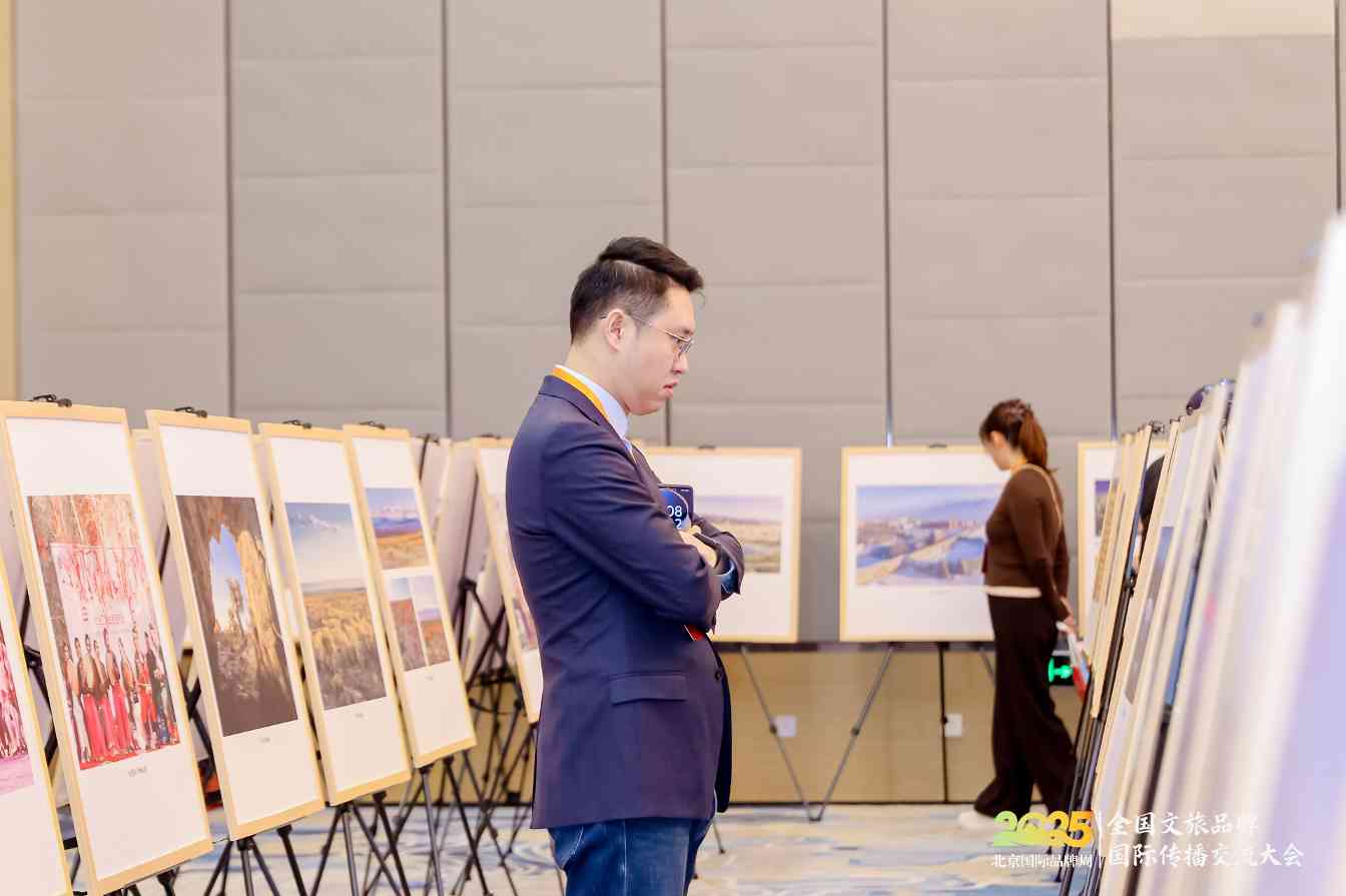 “瞰见哈密十年”主题图片展亮相北京 光影记录哈密发展蝶变(图5) “瞰见哈密十年”主题图片展亮相北京 光影记录哈密发展蝶变(图5)