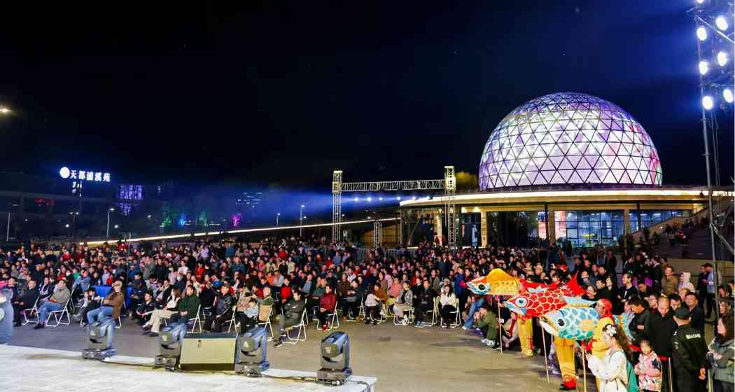 新疆和田新玉歌舞团赴安徽文化交流巡演活动落幕(图2) 新疆和田新玉歌舞团赴安徽文化交流巡演活动落幕(图2)