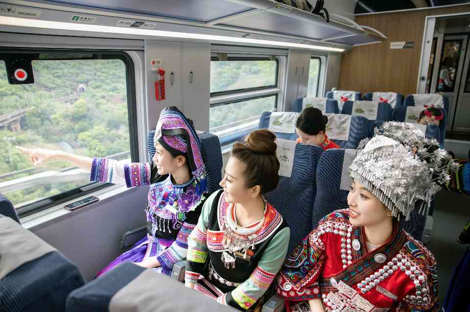 云南铁路今年以来发送旅客突破1亿人次(图4)